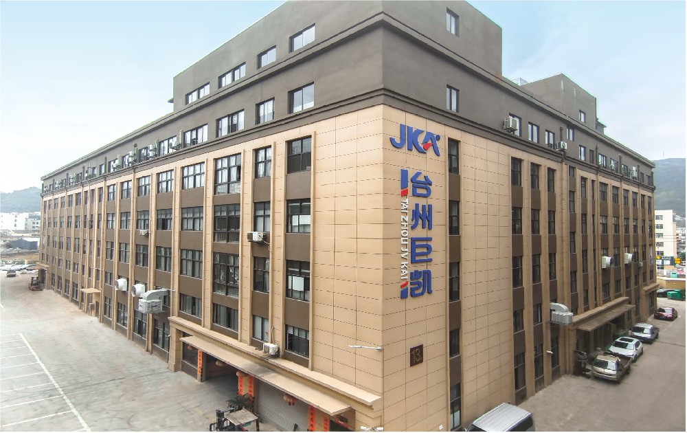 2022年工厂搬迁至里澳产业园，厂房面积 6000㎡